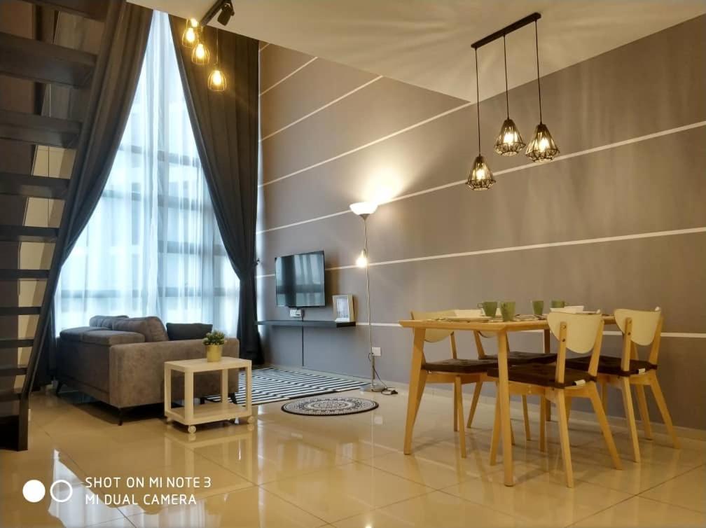 Ekocheras Luxury Duplex House *
